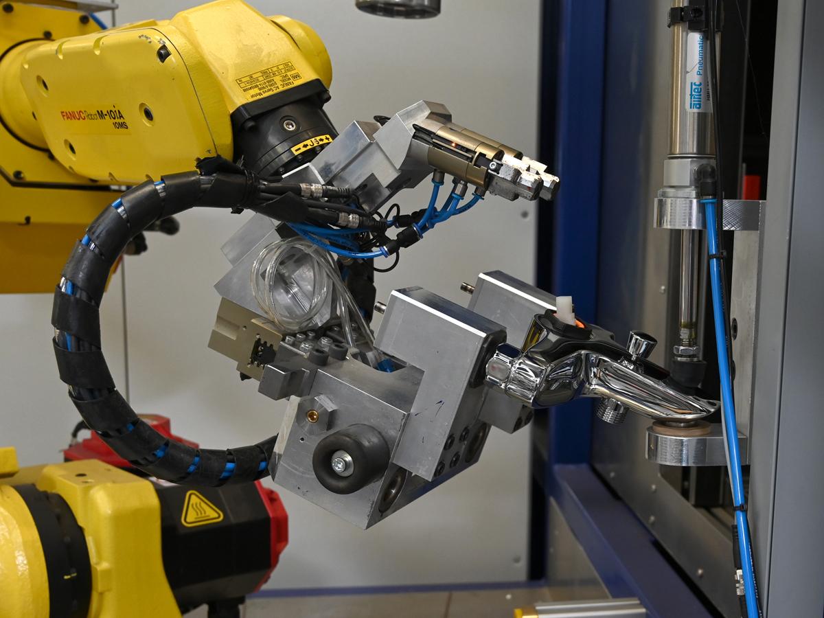 Bündelung von Fertigungskompetenzen, Forcierung von Automatisierung und Digitalisierung.