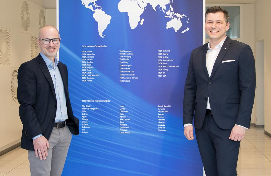 Michael Wurdits (li.) hier im Bild mit TROX Geschäftsführer Wolfgang Hucek, baut bei TROX den neuen Bereich E-Business auf 