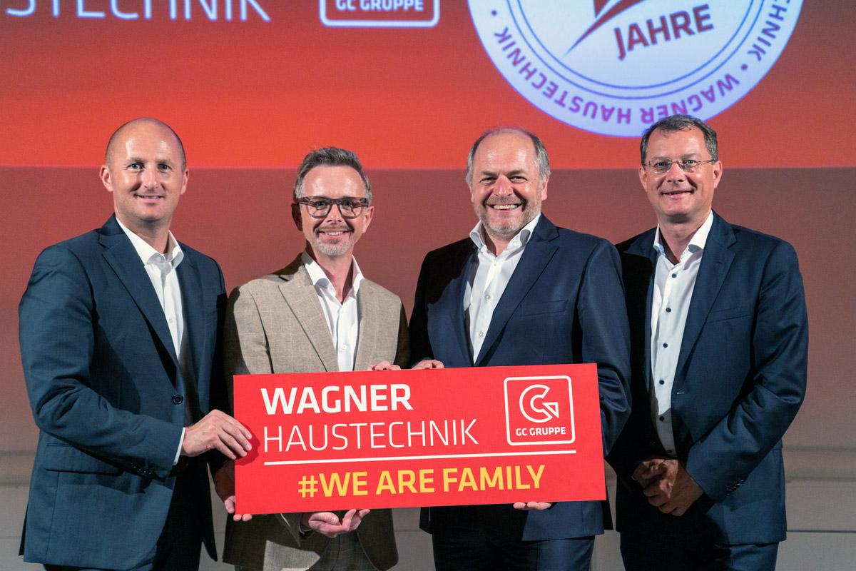 Thomas Priewasser, BGM von Hohenzell, Herbert Aichinger, geschäftsf. Gesellschafter WAGNER HAUSTECHNIK, Hans-Peter Moser, geschäftsf. Gesellschafter GC-GRUPPE ÖSTERREICH, und Bernhard Zwielehner, Bürgermeister von Ried und in seiner früheren Tätigkeit Chef der STEINER HAUSTECHNIK in Bergheim (v.l.n.r.)