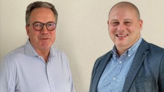 Alexander Root (Raab-Gruppe, rechts) wird ab 1. Januar 2026 die Geschäftsführung von Gerald Schneider (BOMAT, links) übernehmen.