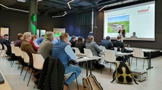 28 Fachjournalisten nutzten das Symposium, um sich ausführlich mit den Energiepotenzialen für die nachhaltige Gebäudetechnik von morgen auseinanderzusetzen.