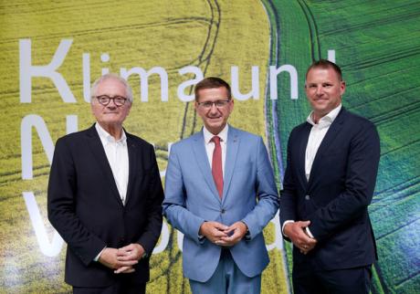 Gerteric Lindquist (CEO von NIBE) Markus Achleitner (Wirtschaftslandesrat von OÖ)  Peter Leitner (Geschäftsführer von KNV) 