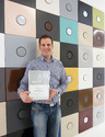  Thilo Pahl, geschäftsführender Gesellschafter von Bette, freut sich über den Architects Partner Award. 